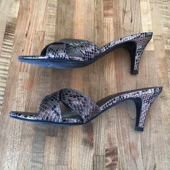 Naturalizer “Essex” faux snakeskin cross strap slip on 2.75” heels size 8.5 - Picture 9 of 9